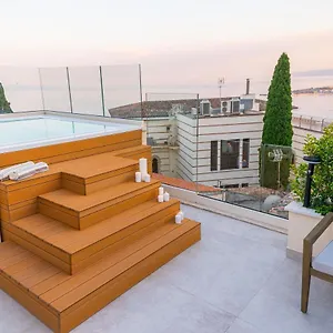 Naxi Apartahotel
